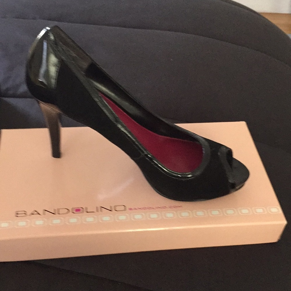 Bandolino Black toeless heels
